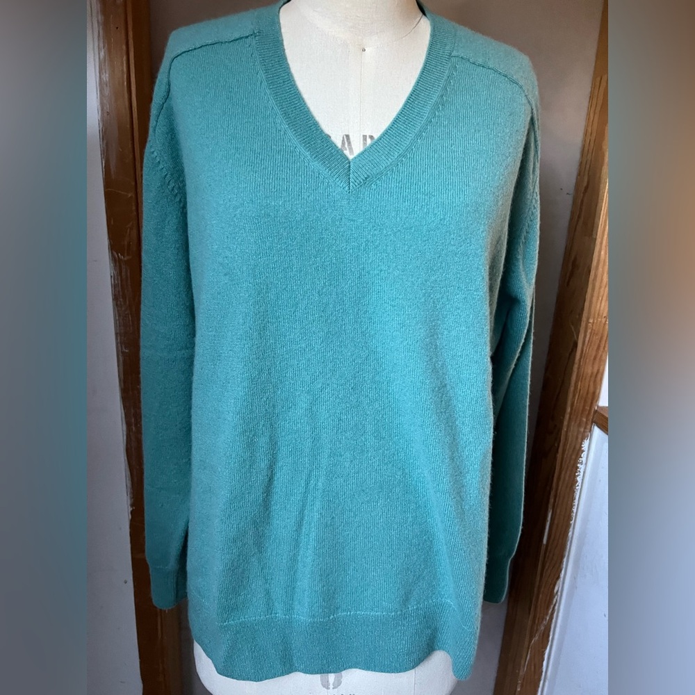 $328 Margaret O’Leary Boyfriend Cashmere Vee in Emerald - Size L